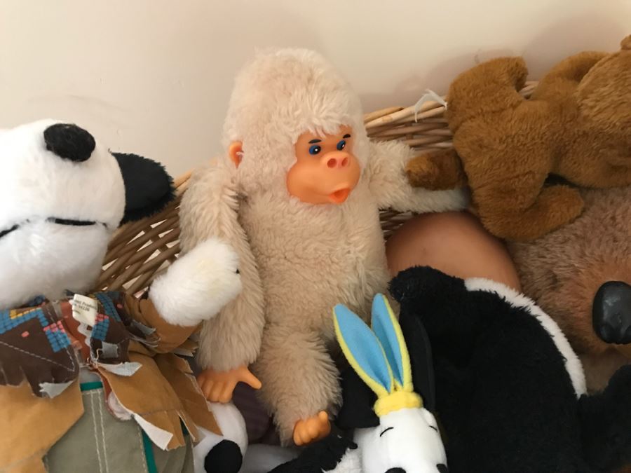Stuffed Animal Lot With Basket Snoopy [Photo 5]