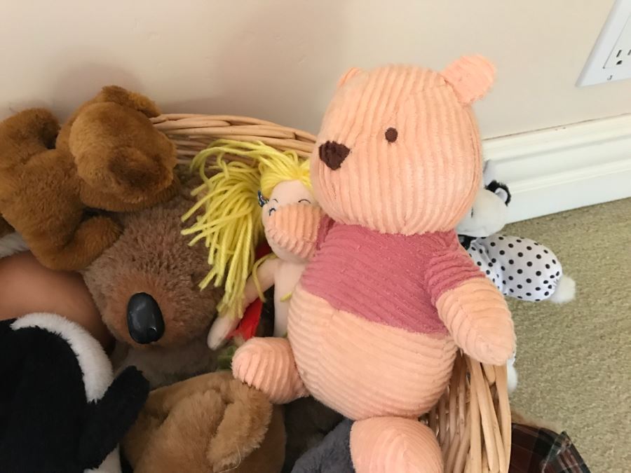 Stuffed Animal Lot With Basket Snoopy [Photo 7]