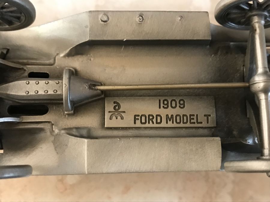 Huge Collection Of (21) Danbury Mint Pewter Classic Cars Of The World In An Asian Rosewood Hanging Display Box With Glass Front [Photo 51]