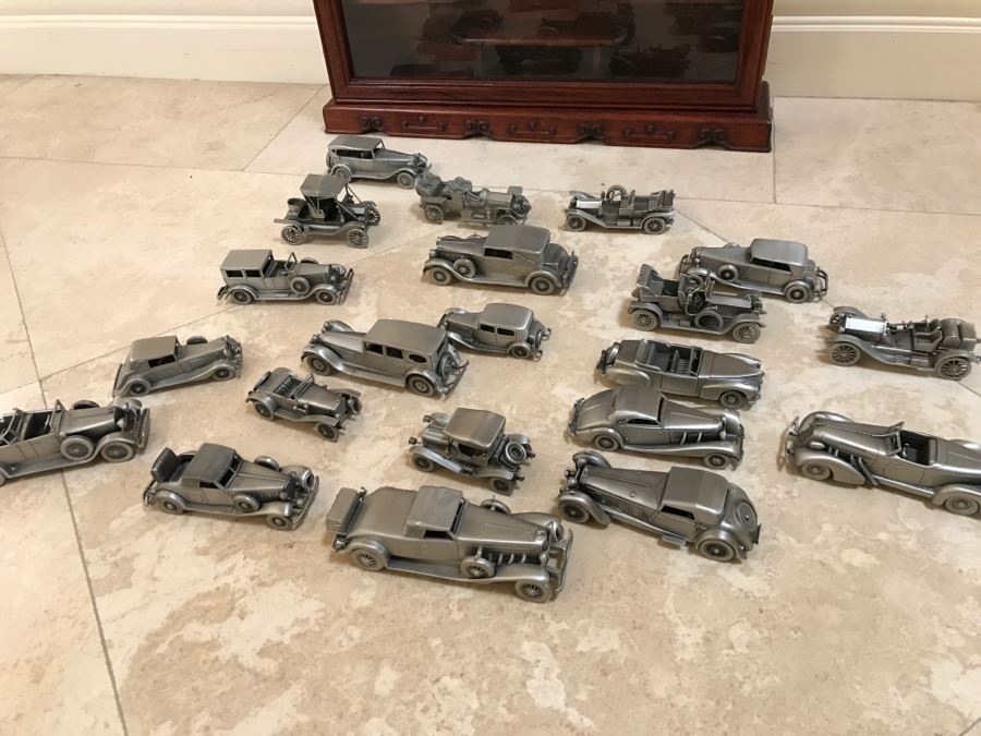 Huge Collection Of (21) Danbury Mint Pewter Classic Cars Of The World In An Asian Rosewood Hanging Display Box With Glass Front [Photo 7]