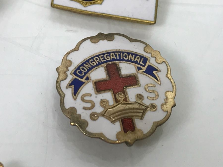 Box With Various Items Including 14k White Gold Ring W/O Stones, Various Pins, Oil Rig Tie Clip And Other Items Photographed - 14k Ring Weighs 3.1g [Photo 10]