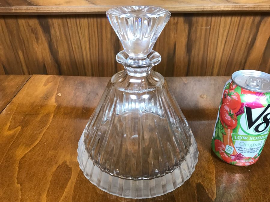 Large Graduated Crystal Liquor Decanter With Stopper [Photo 3]