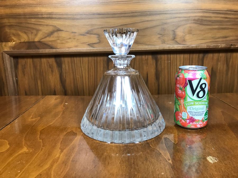 Large Graduated Crystal Liquor Decanter With Stopper [Photo 2]