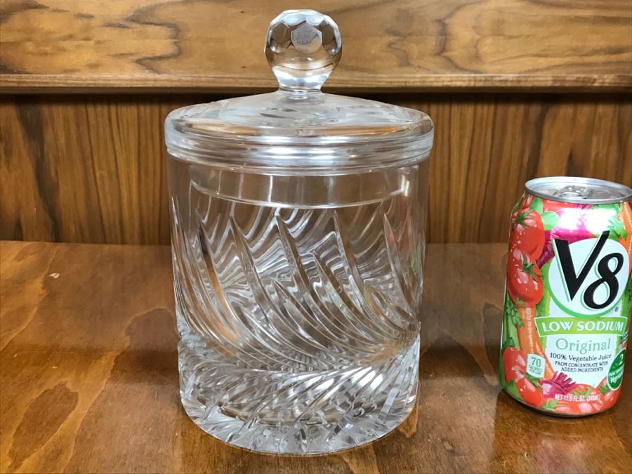 Lidded Crystal Jar [Photo 1]