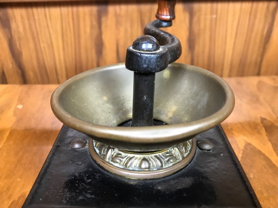 Heavy Antique Cast Iron And Brass Coffee Grinder J & W Findlay United Kingdom English With Holes For Bolting [Photo 9]