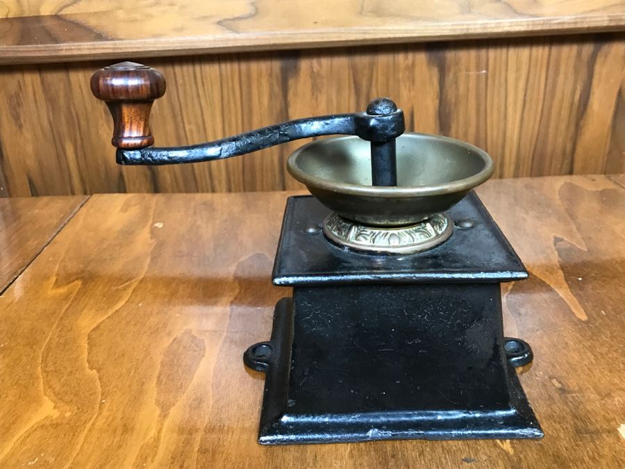 Heavy Antique Cast Iron And Brass Coffee Grinder J & W Findlay United Kingdom English With Holes For Bolting [Photo 14]