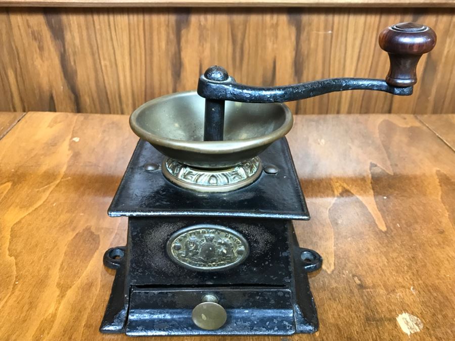 Heavy Antique Cast Iron And Brass Coffee Grinder J & W Findlay United Kingdom English With Holes For Bolting [Photo 11]