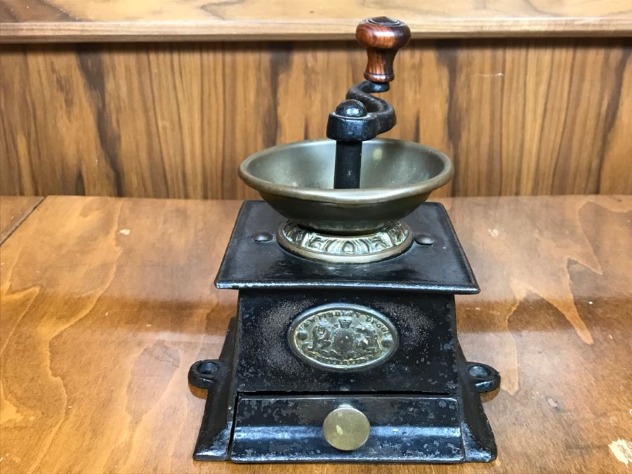 Heavy Antique Cast Iron And Brass Coffee Grinder J & W Findlay United Kingdom English With Holes For Bolting [Photo 2]