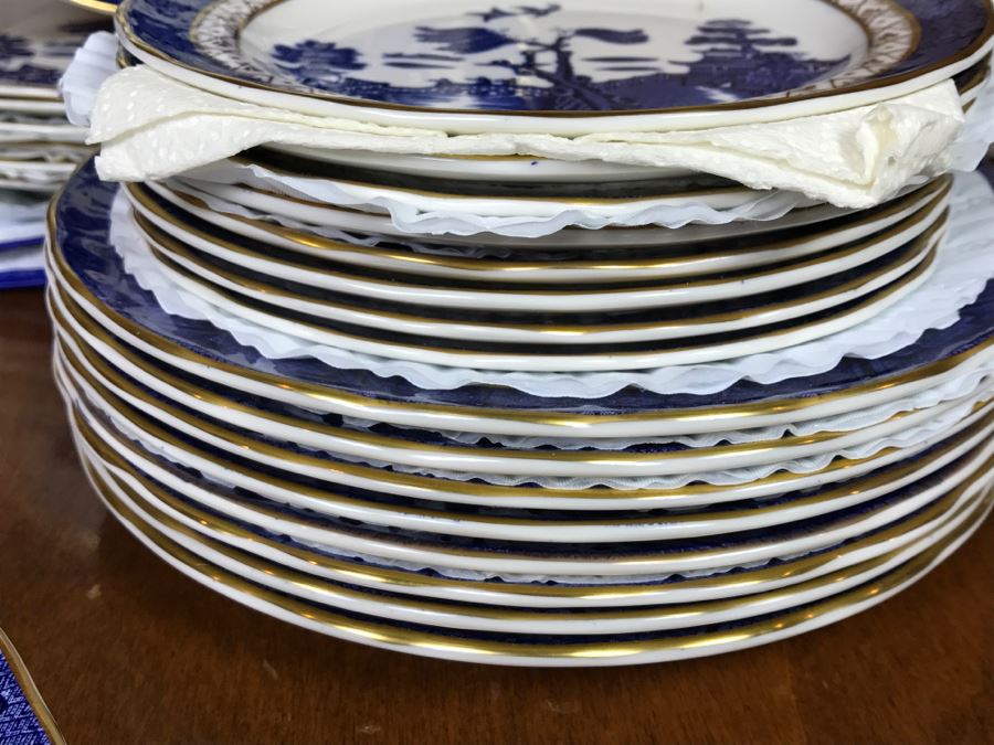 Royal Doulton England Find China The Majestic Collection Booths 'Real Old Willow' Blue And White Apx Service For 8 [Photo 12]