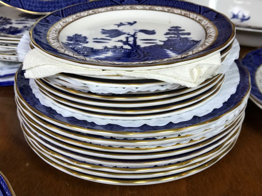 Royal Doulton England Find China The Majestic Collection Booths 'Real Old Willow' Blue And White Apx Service For 8 [Photo 11]
