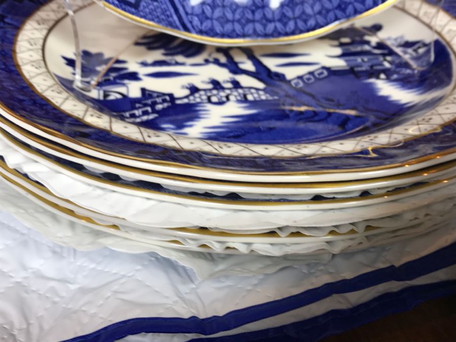 Royal Doulton England Find China The Majestic Collection Booths 'Real Old Willow' Blue And White Apx Service For 8 [Photo 13]