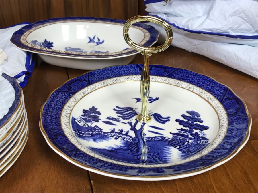 Royal Doulton England Find China The Majestic Collection Booths 'Real Old Willow' Blue And White Apx Service For 8 [Photo 9]