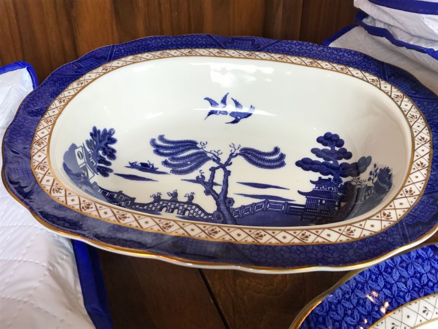 Royal Doulton England Find China The Majestic Collection Booths 'Real Old Willow' Blue And White Apx Service For 8 [Photo 10]