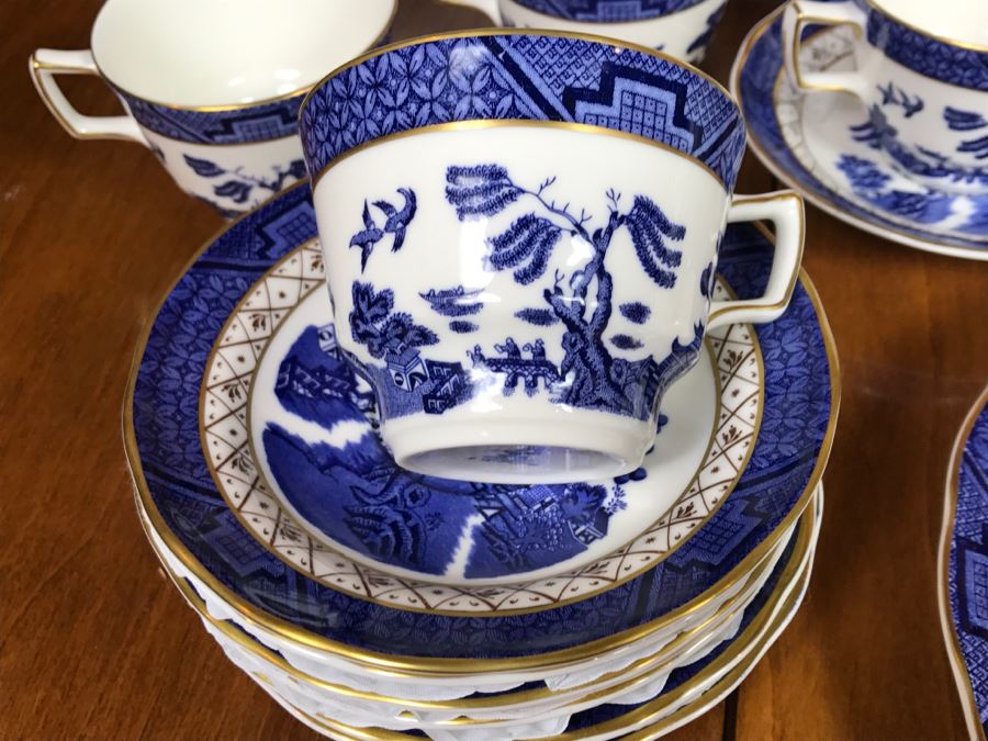 Royal Doulton England Find China The Majestic Collection Booths 'Real Old Willow' Blue And White Apx Service For 8 [Photo 16]