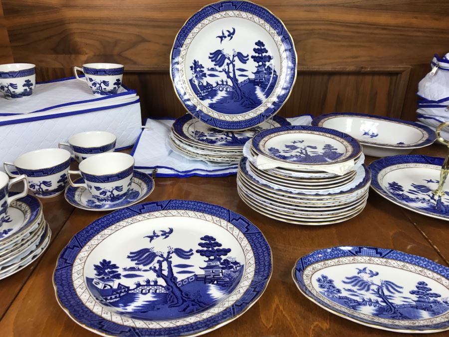 Royal Doulton England Find China The Majestic Collection Booths 'Real Old Willow' Blue And White Apx Service For 8 [Photo 5]