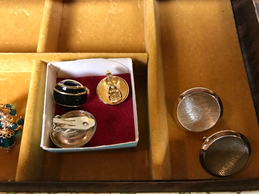 Vintage Jewelry Box With Various Costume Jewelry Some Signed [Photo 6]
