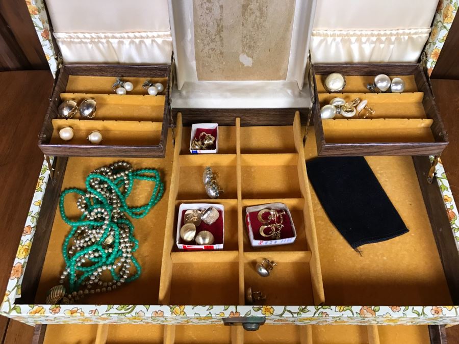 Vintage Jewelry Box With Various Costume Jewelry Some Signed [Photo 3]