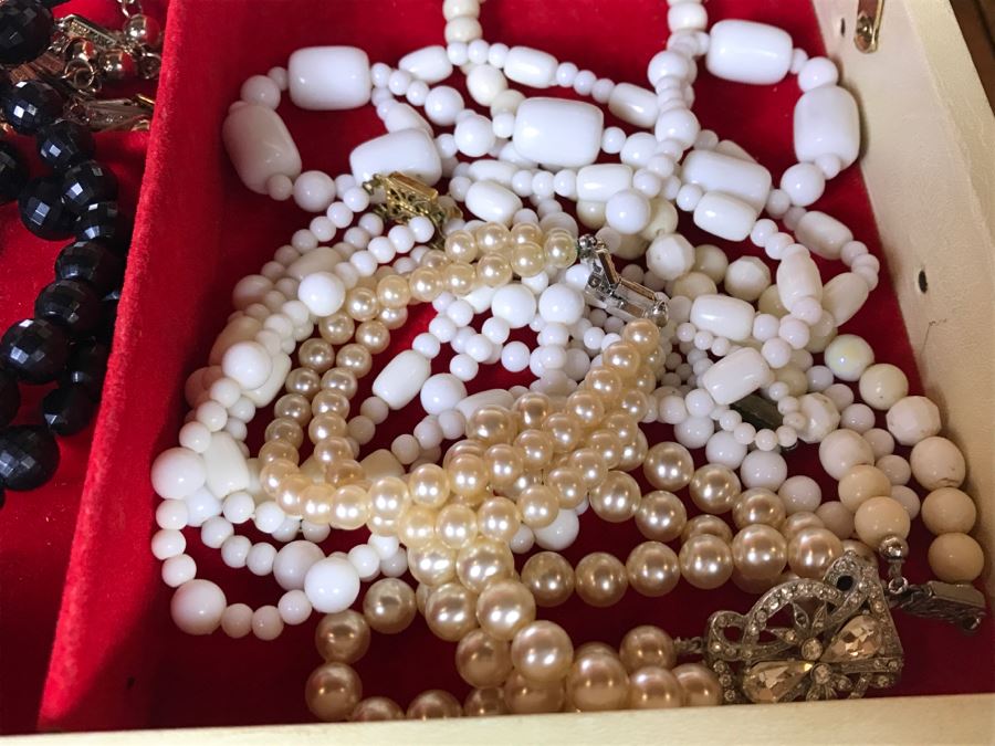 Vintage Jewelry Box With Various Costume Jewelry Some Signed [Photo 8]