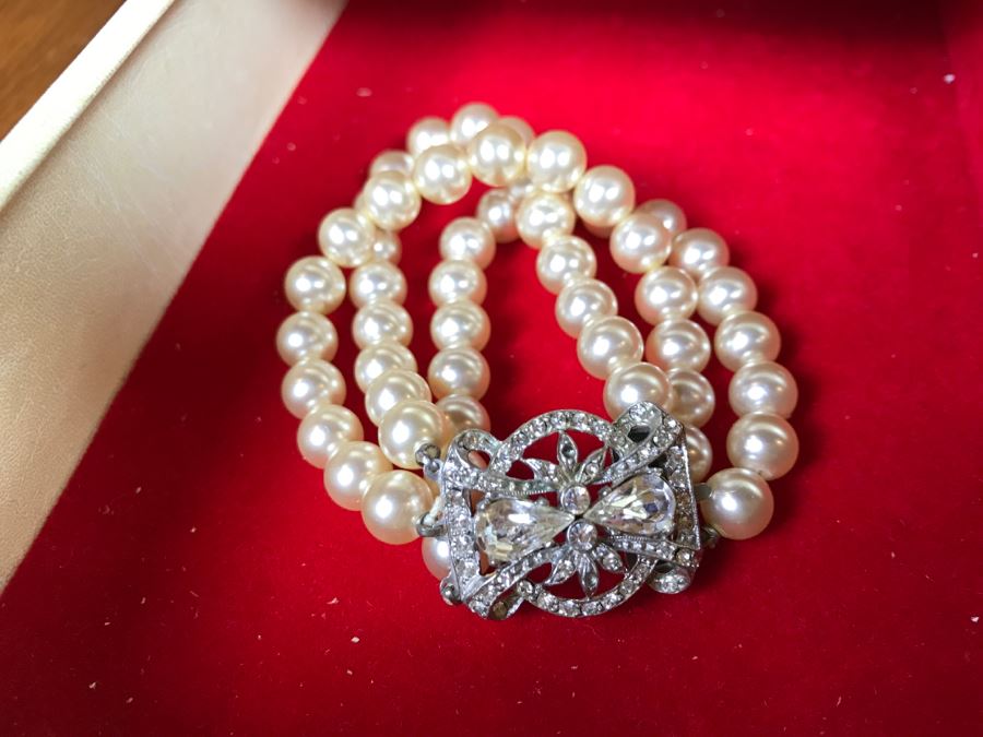 Vintage Jewelry Box With Various Costume Jewelry Some Signed [Photo 11]