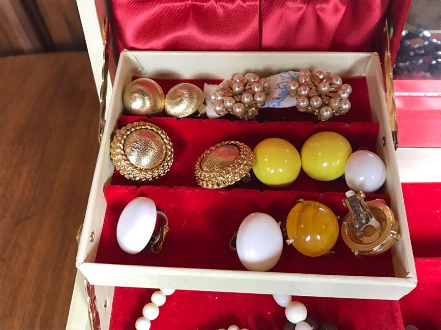 Vintage Jewelry Box With Various Costume Jewelry Some Signed [Photo 5]