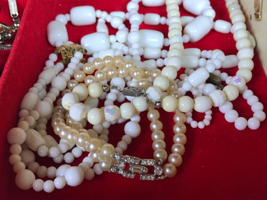 Vintage Jewelry Box With Various Costume Jewelry Some Signed [Photo 9]