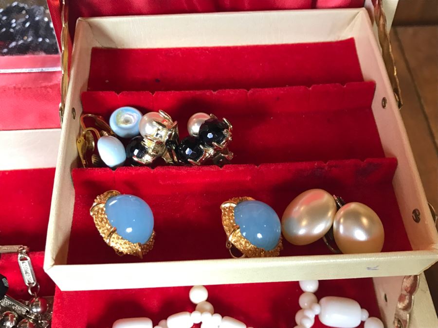 Vintage Jewelry Box With Various Costume Jewelry Some Signed [Photo 7]