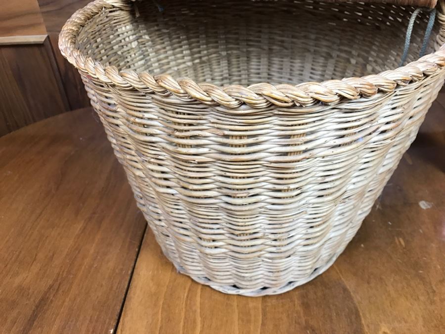 Vintage Picnic Basket [Photo 10]