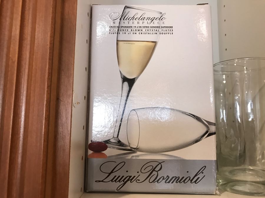 Various Glasses And Stemware [Photo 2]