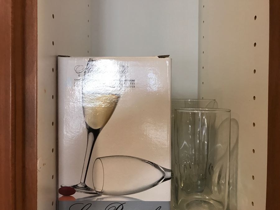 Various Glasses And Stemware [Photo 7]