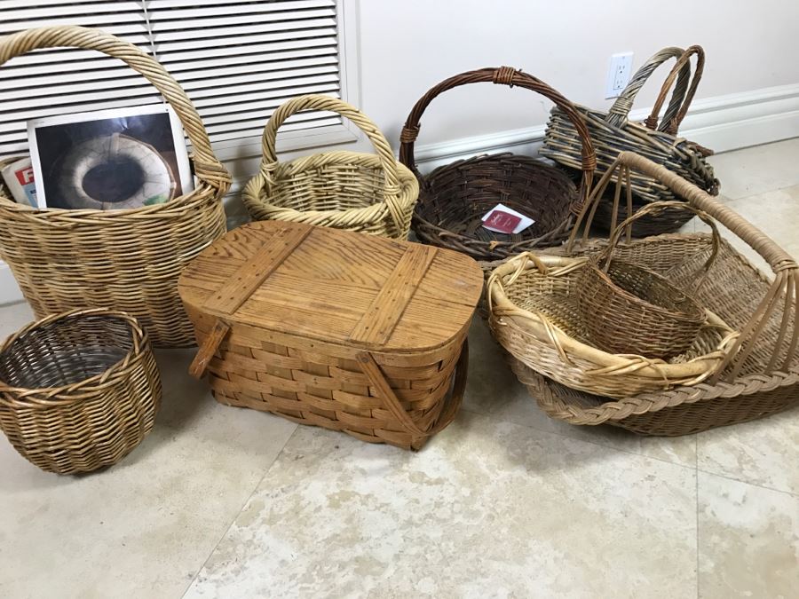 Huge Vintage Basket Lot [Photo 1]