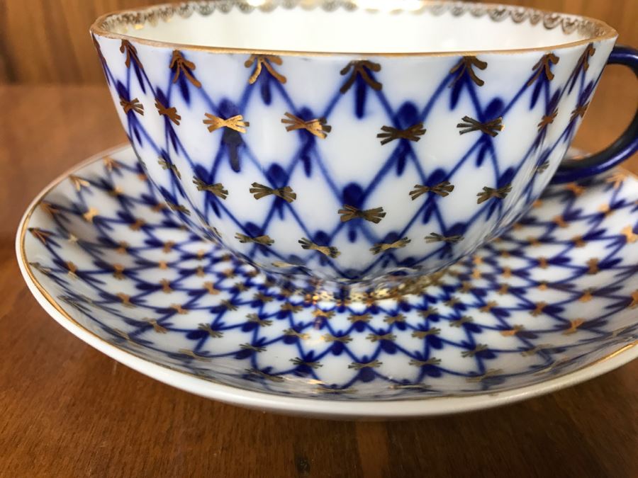 Vintage Hand Painted Russian Cup And Saucer Blue And White With Gold Accents [Photo 6]