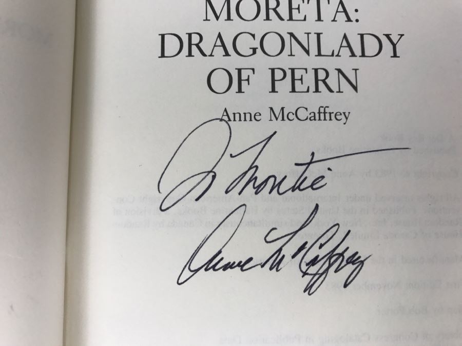 Signed First Edition 1983 Hardcover Book Moreta: Dragonlady Of Pern By Anne McCaffrey [Photo 7]
