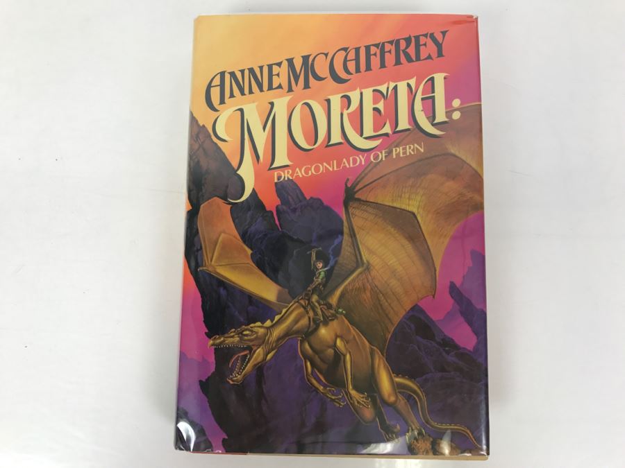 Signed First Edition 1983 Hardcover Book Moreta: Dragonlady Of Pern By Anne McCaffrey [Photo 2]