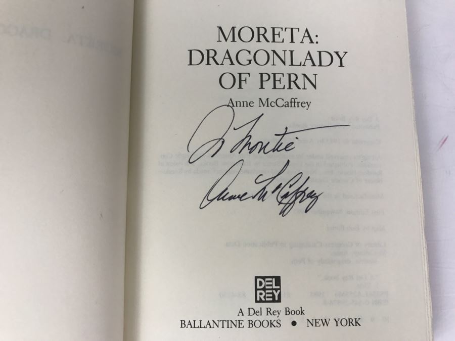 Signed First Edition 1983 Hardcover Book Moreta: Dragonlady Of Pern By Anne McCaffrey [Photo 6]