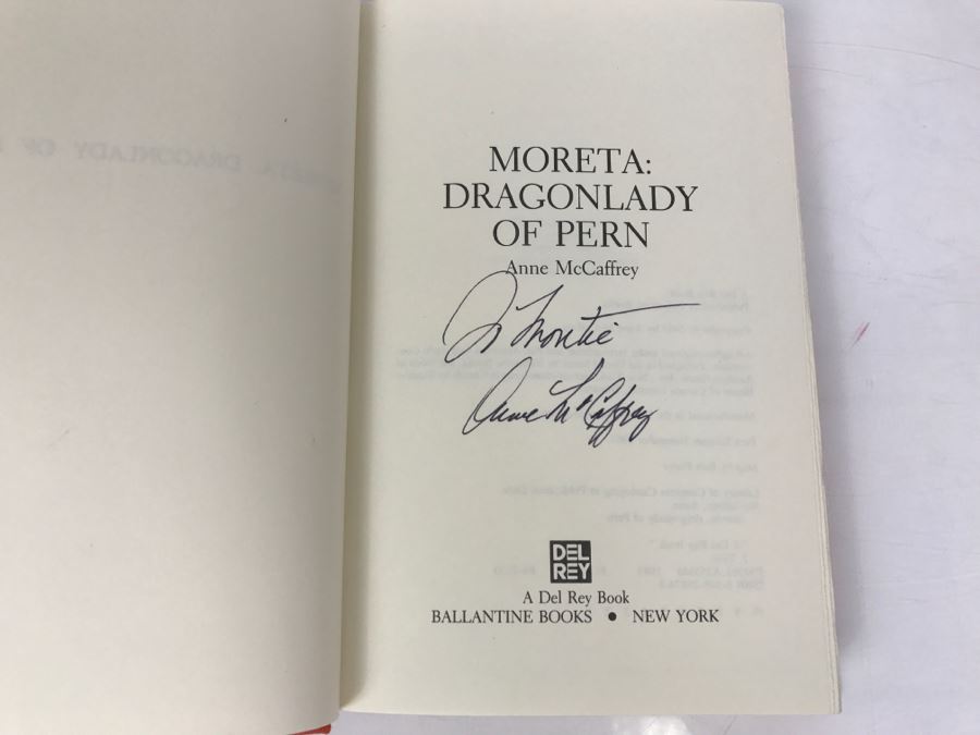 Signed First Edition 1983 Hardcover Book Moreta: Dragonlady Of Pern By Anne McCaffrey [Photo 5]