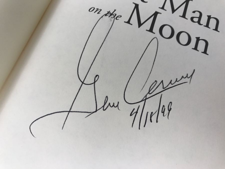 Signed First Edition 1999 Hardcover Book The Last Man On The Moon Astronaut Eugene Cernan And America's Race In Space And Don Davis (Signed By Gene Cernan) [Photo 7]
