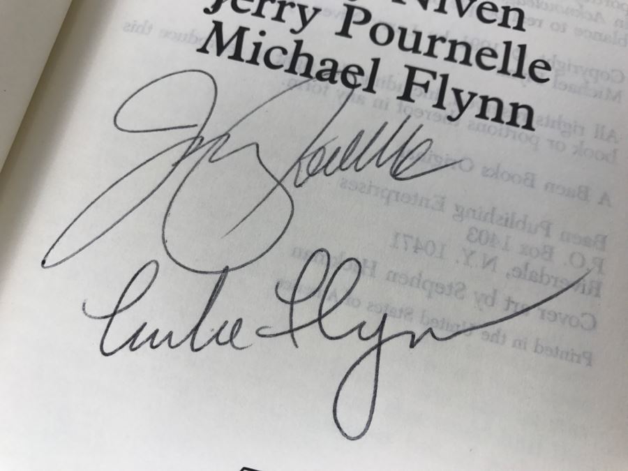 Signed First Edition Hardcover Book Fallen Angels By Larry Niven, Jerry Pournelle And Michael Flynn (Signed By All 3 Authors) [Photo 8]