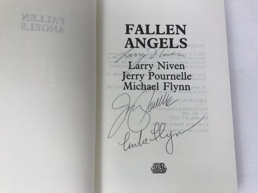 Signed First Edition Hardcover Book Fallen Angels By Larry Niven, Jerry Pournelle And Michael Flynn (Signed By All 3 Authors) [Photo 5]