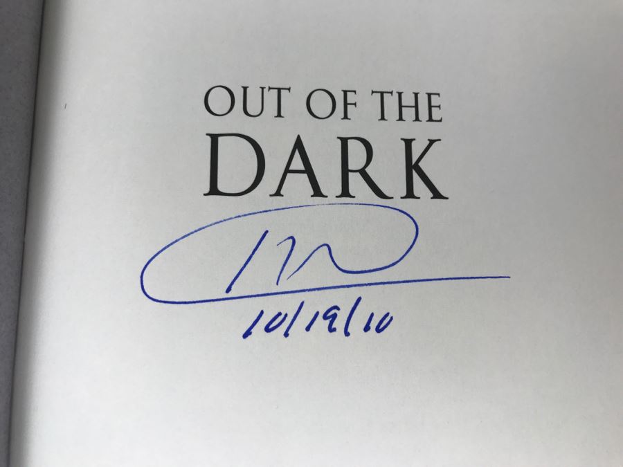 Signed First Edition 2010 Hardcover Book Out Of The Dark By David Weber [Photo 6]