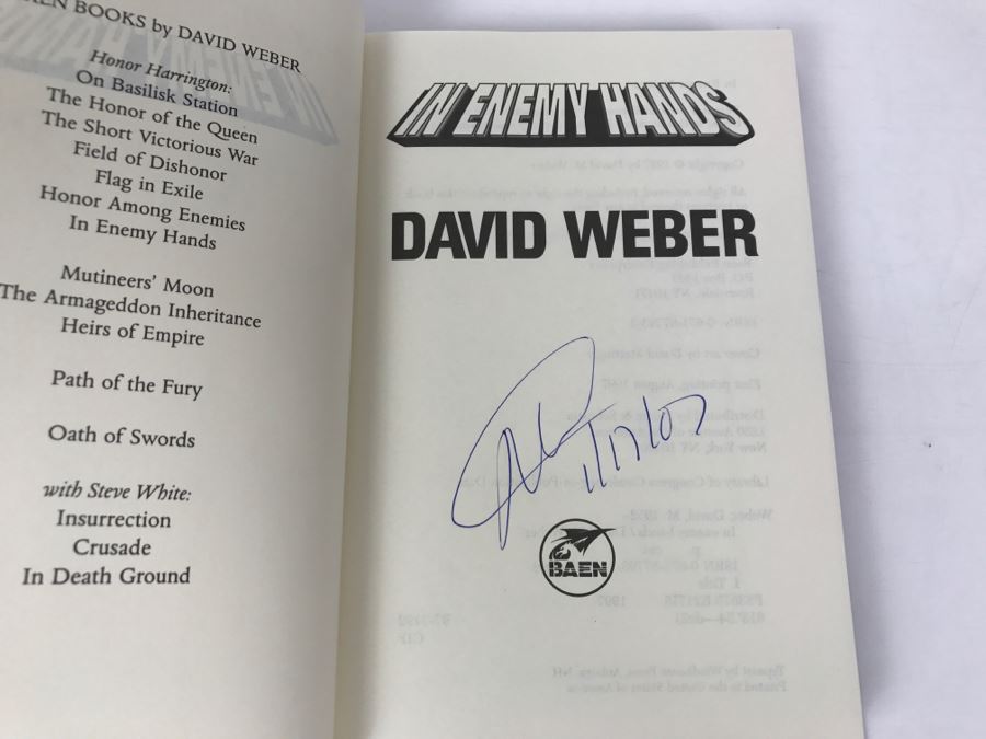 Signed First Printing 1997 Hardcover Book In Enemy Hands By David Weber [Photo 5]