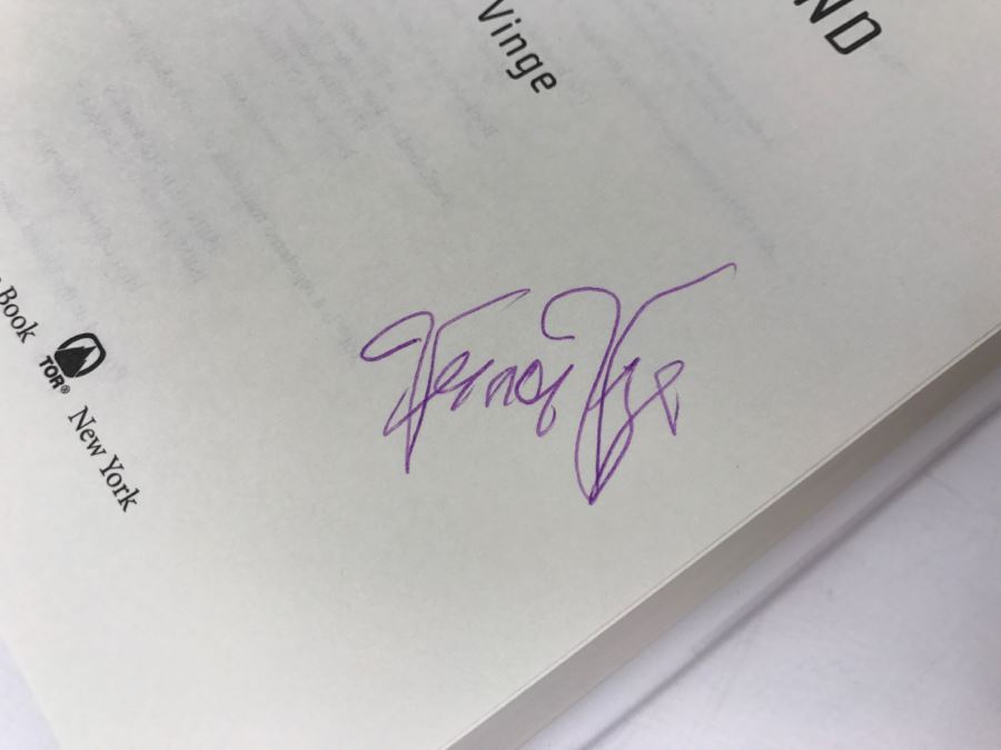 Signed First Edition 2006 Hardcover Book Rainbows End By Vernor Vinge [Photo 6]