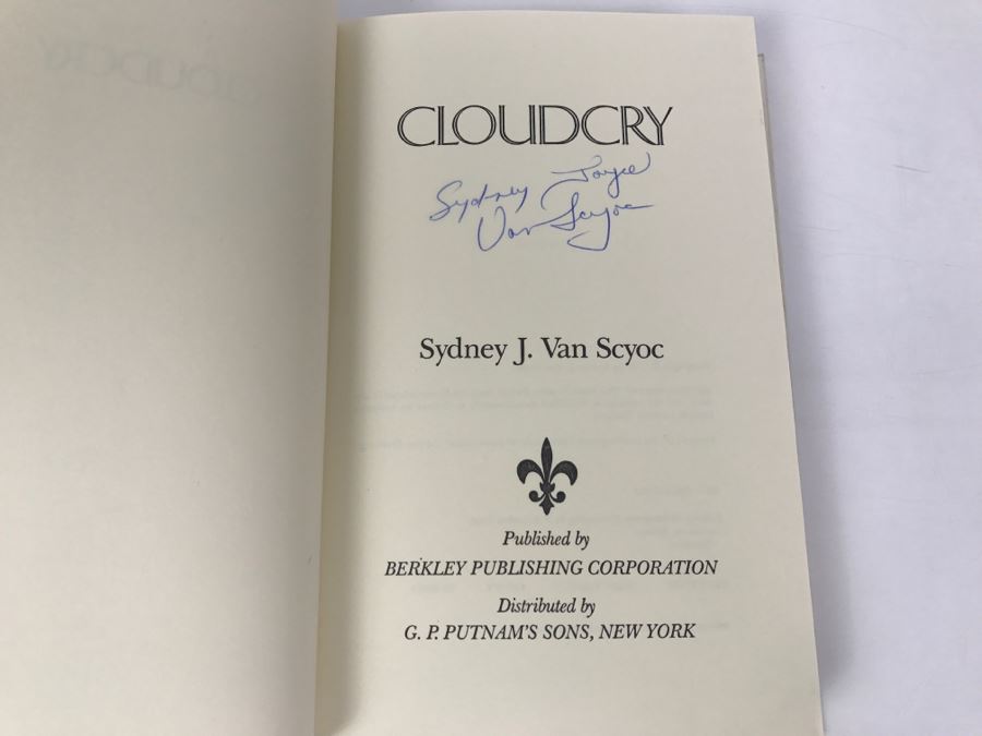 Signed Hardcover Book Cloudcry By Sydney J. Van Scyoc [Photo 5]
