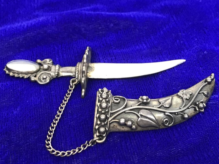 JUST ADDED - Stunning Vintage Repousse Sterling Silver Brooch Pin Dagger With Sheather And Possible Moonstone (Not Tested) 28.3g [Photo 11]