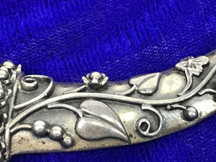 JUST ADDED - Stunning Vintage Repousse Sterling Silver Brooch Pin Dagger With Sheather And Possible Moonstone (Not Tested) 28.3g [Photo 8]