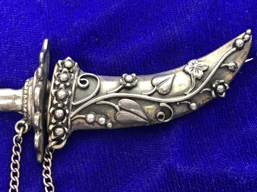 JUST ADDED - Stunning Vintage Repousse Sterling Silver Brooch Pin Dagger With Sheather And Possible Moonstone (Not Tested) 28.3g [Photo 7]