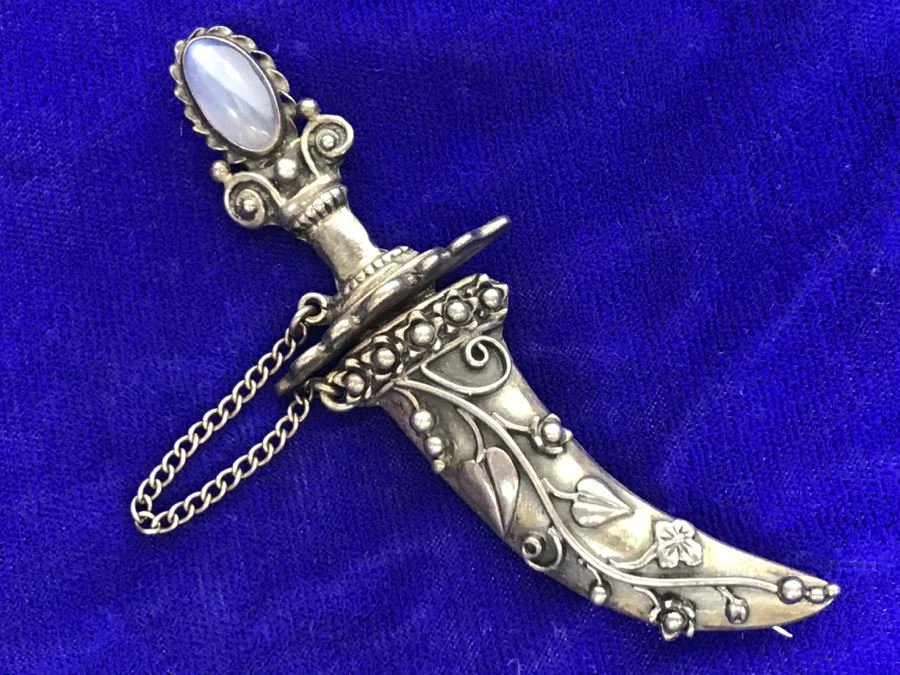 JUST ADDED - Stunning Vintage Repousse Sterling Silver Brooch Pin Dagger With Sheather And Possible Moonstone (Not Tested) 28.3g [Photo 4]