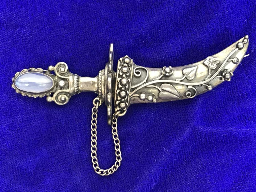 JUST ADDED - Stunning Vintage Repousse Sterling Silver Brooch Pin Dagger With Sheather And Possible Moonstone (Not Tested) 28.3g [Photo 5]