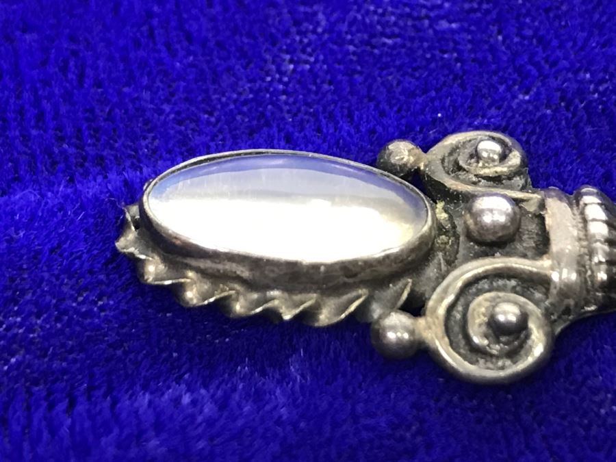 JUST ADDED - Stunning Vintage Repousse Sterling Silver Brooch Pin Dagger With Sheather And Possible Moonstone (Not Tested) 28.3g [Photo 14]