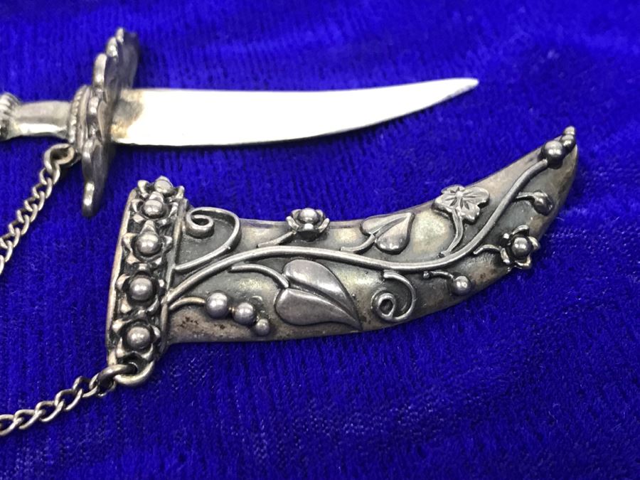 JUST ADDED - Stunning Vintage Repousse Sterling Silver Brooch Pin Dagger With Sheather And Possible Moonstone (Not Tested) 28.3g [Photo 12]