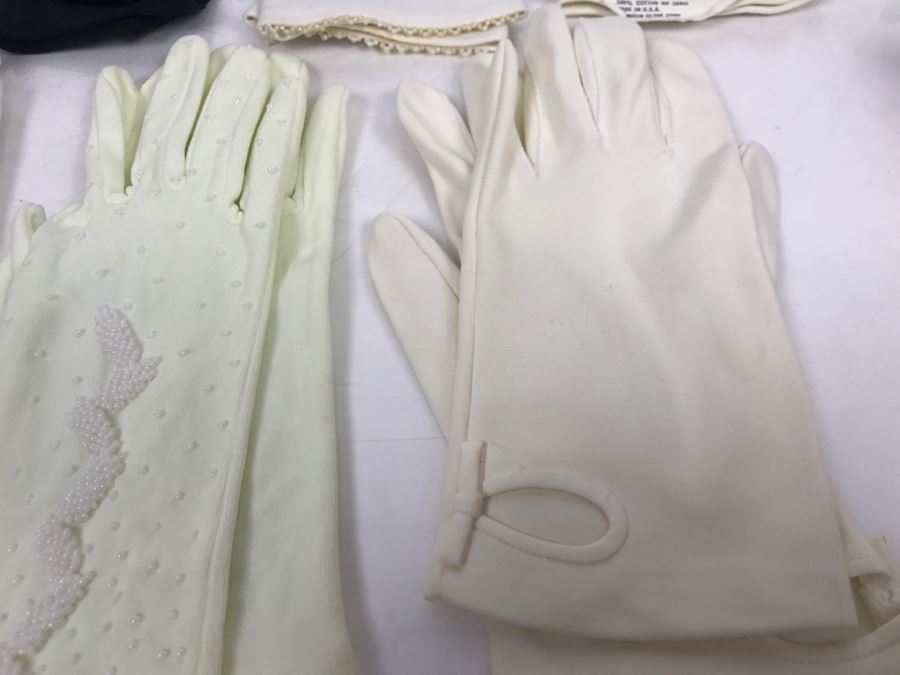 JUST ADDED - Collection Of (11) Vintage Women's Gloves With Carrying Bag Apx Size 7 [Photo 6]
